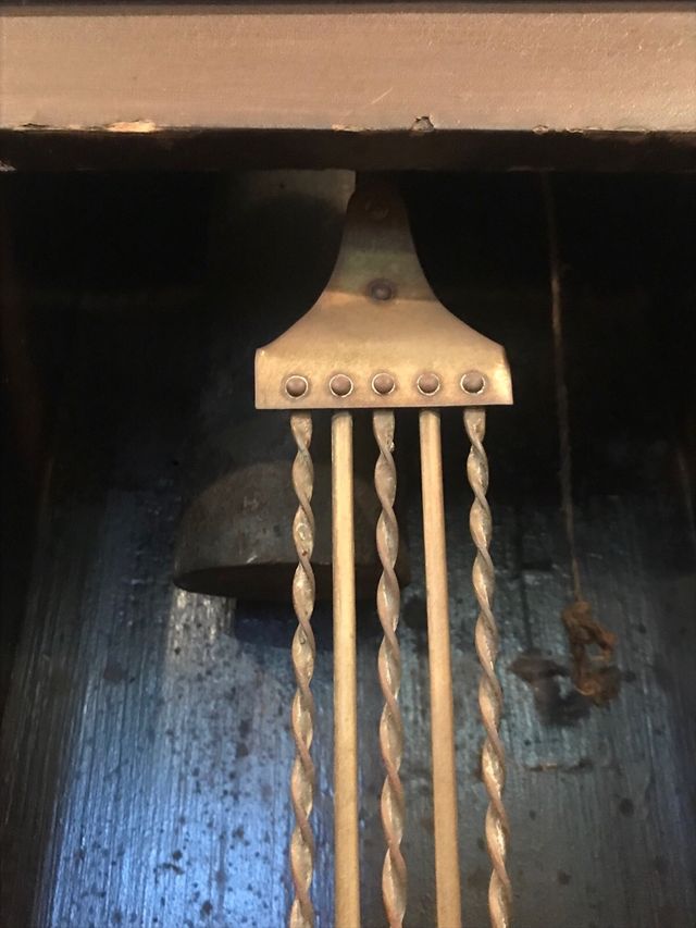 Reloj antiguo de pie de madera