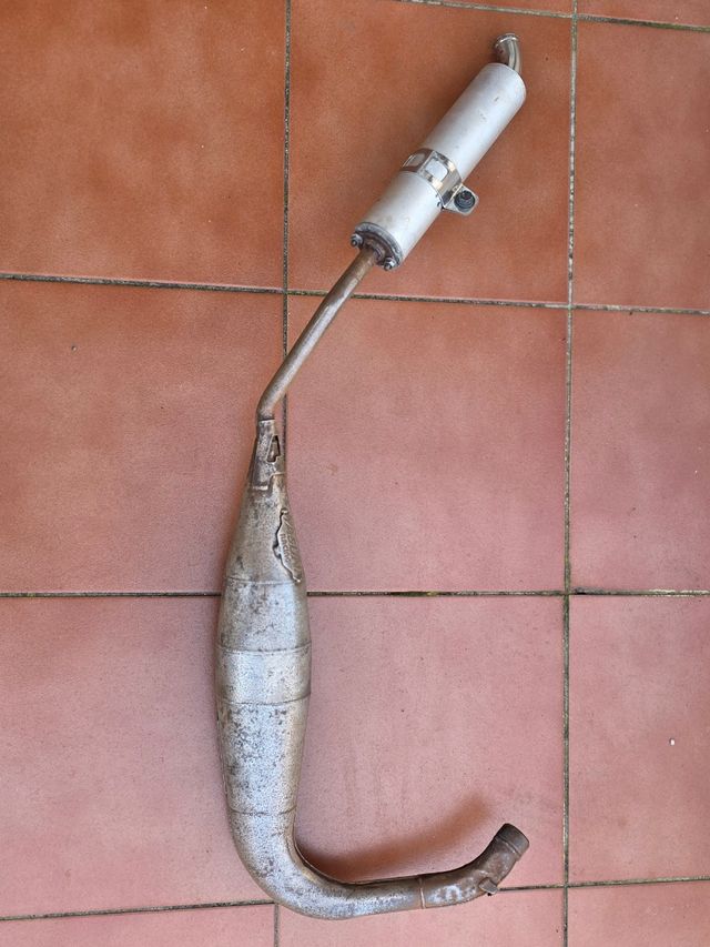 Escape yamaha Tzr y derbi Scoot