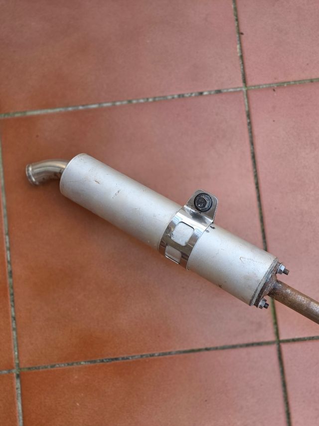 Escape yamaha Tzr y derbi Scoot