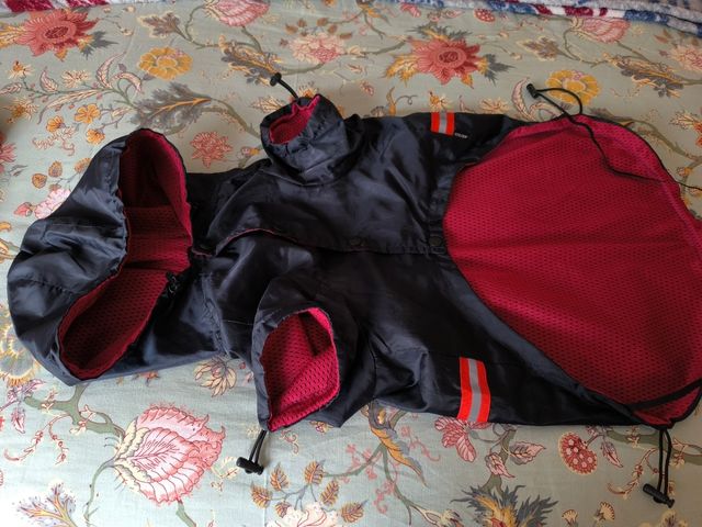 Chubasquero de perro