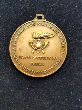 2 Medaglie miliari come in descrizione.