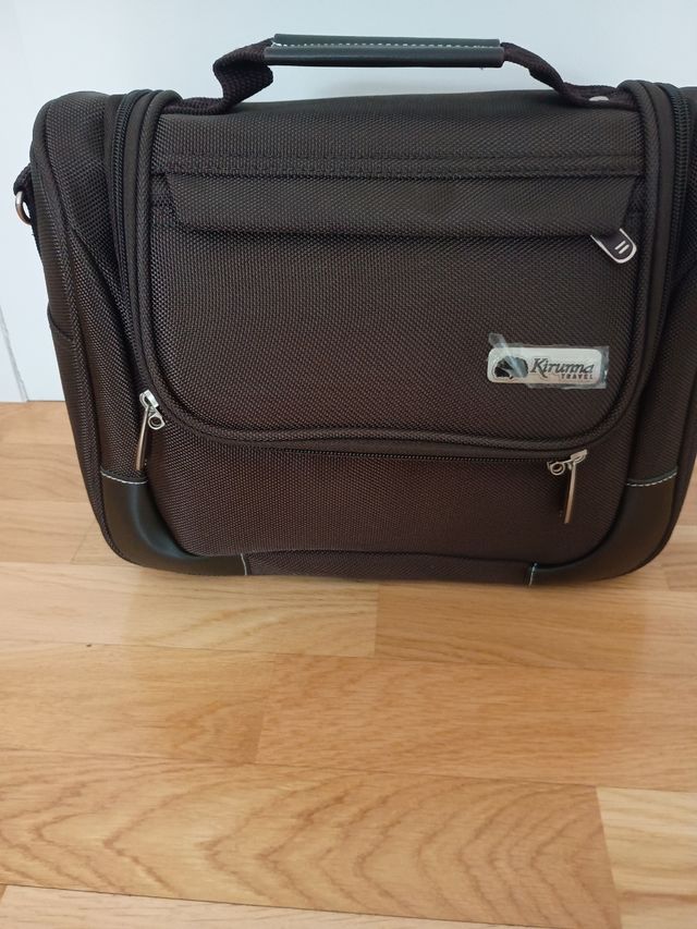 Neceser de viaje nuevo.