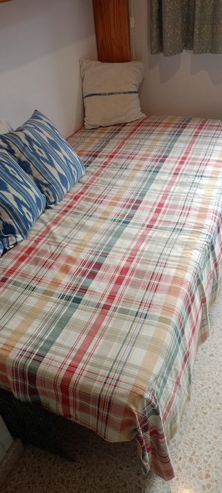 Cama y colchón 105 ancho x 190 largo cm