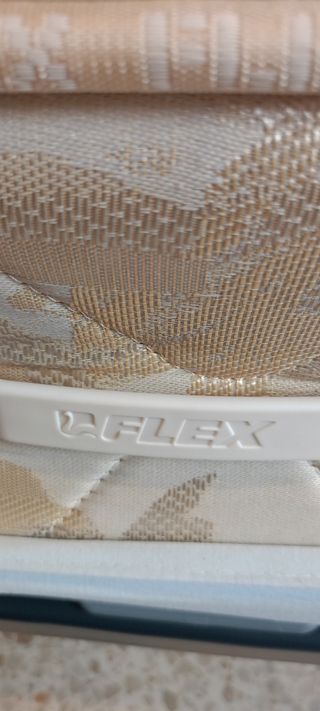 Cama y colchón 105 ancho x 190 largo cm