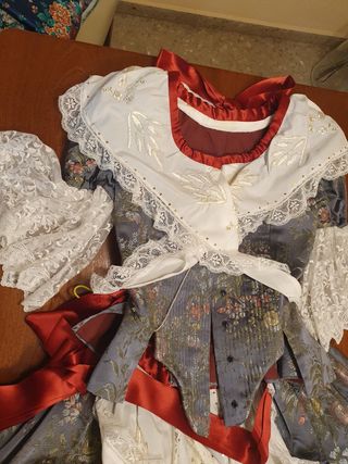 Traje fallera  jovencita.