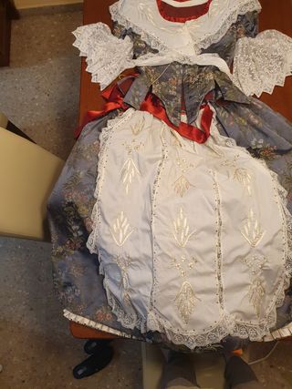 Traje fallera  jovencita.