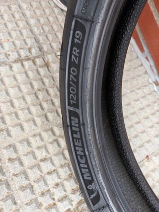 neumático delantero Michelin road 6