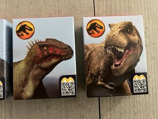 Lotto 4 pezzi dinosauri