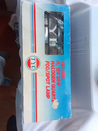 Faros alógenos sin estrenar