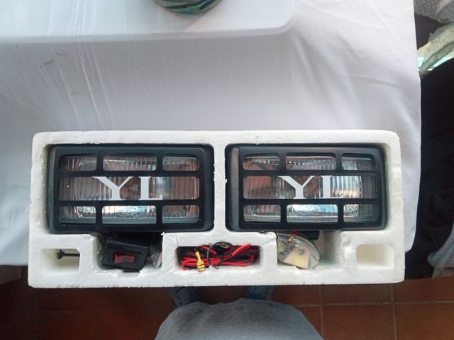 Faros alógenos sin estrenar