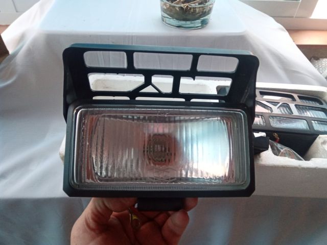 Faros alógenos sin estrenar