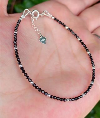 Pulsera, plata ley y espinela negra 