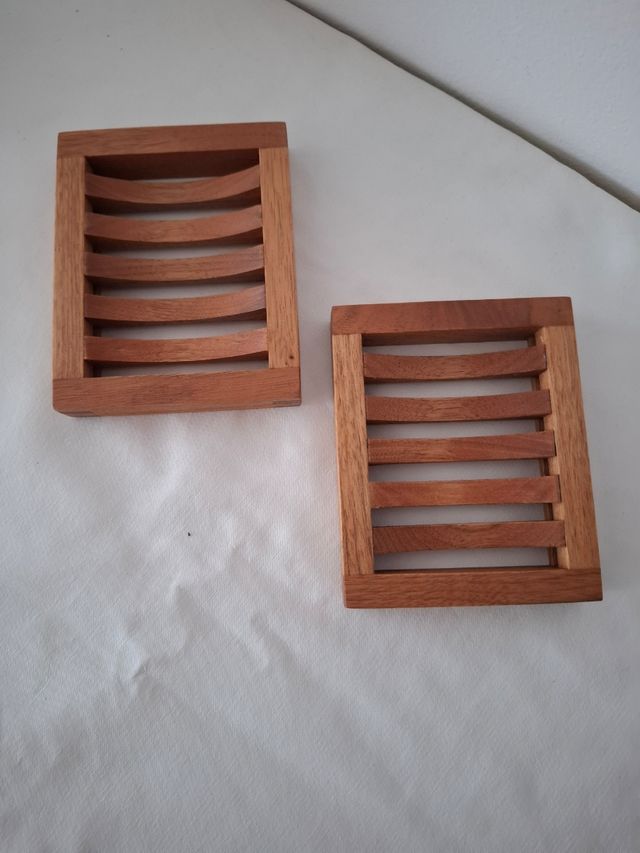 2 Jaboneras de madera de acacia