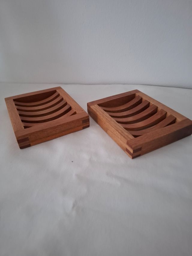2 Jaboneras de madera de acacia