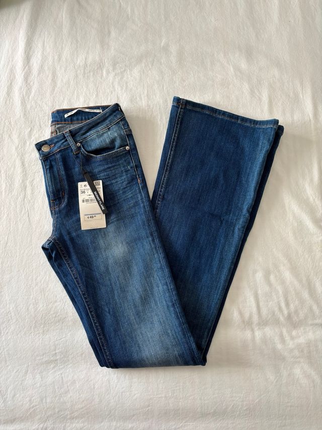 Vaqueros jeans flare ZARA