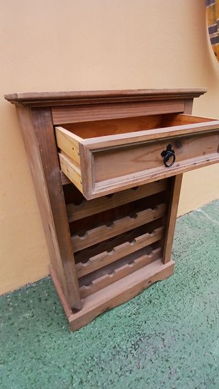 Mueble botellero de madera