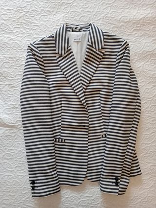 Americana Pinkie talla 36, como nueva.