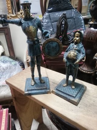 Don Quijote y sancho en bronce.