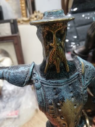 Don Quijote y sancho en bronce.