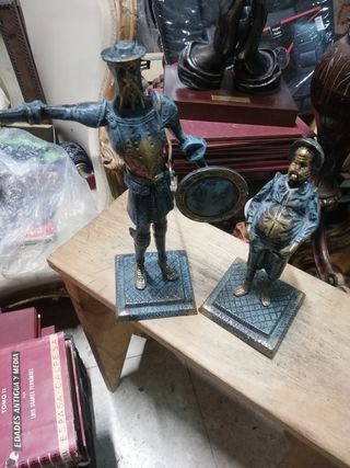 Don Quijote y sancho en bronce.
