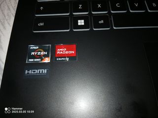 Portátil MSI Modern 15 B7M-039XE y funda