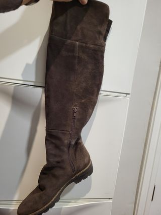 Botas planas mosqueteras de ante