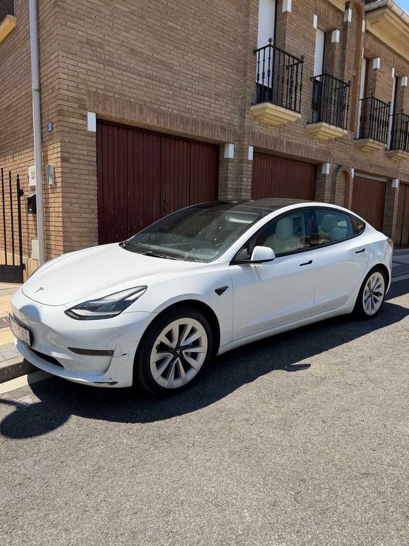 Tesla Model 3 2021 - foto 1