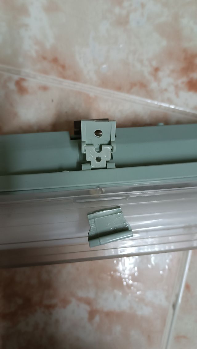 2 florescentes pequeños