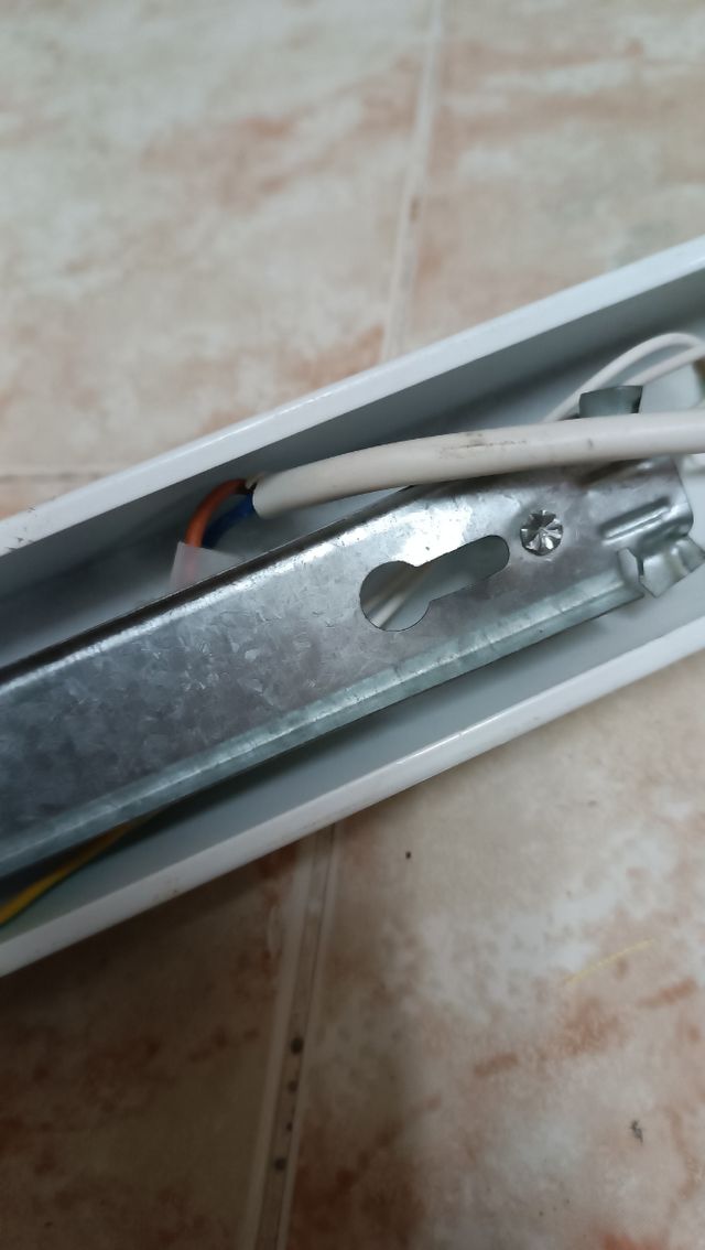 2 florescentes pequeños