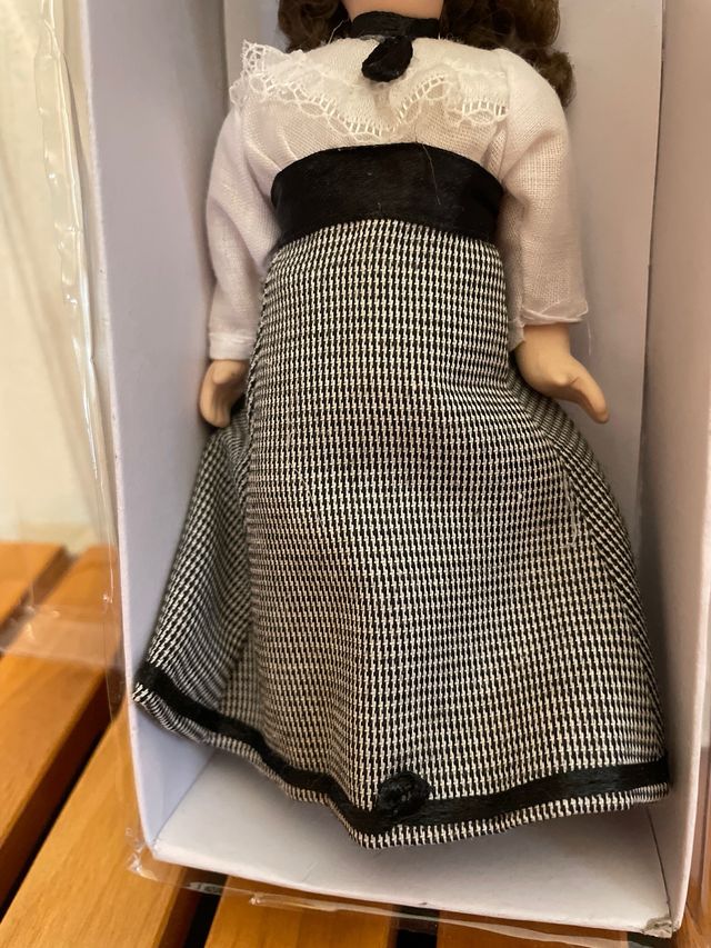 Muñeca de porcelana colección Victorian Dolls