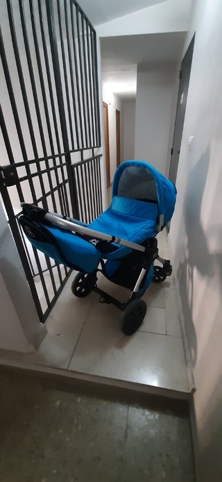Carro bebé,silla de paseo y bicicleta de madera.