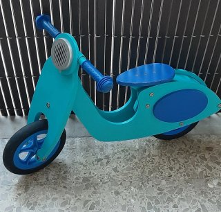 Carro bebé,silla de paseo y bicicleta de madera.