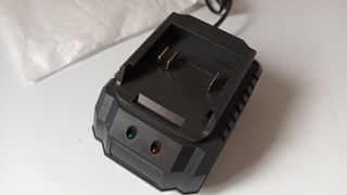 Caricabatterie speciale universale 21v 1A