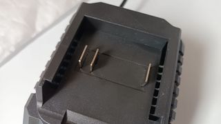 Caricabatterie speciale universale 21v 1A