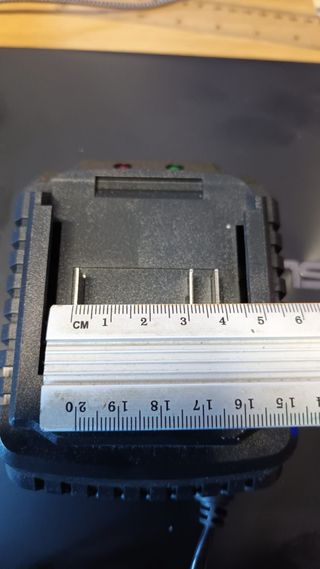 Caricabatterie speciale universale 21v 1A