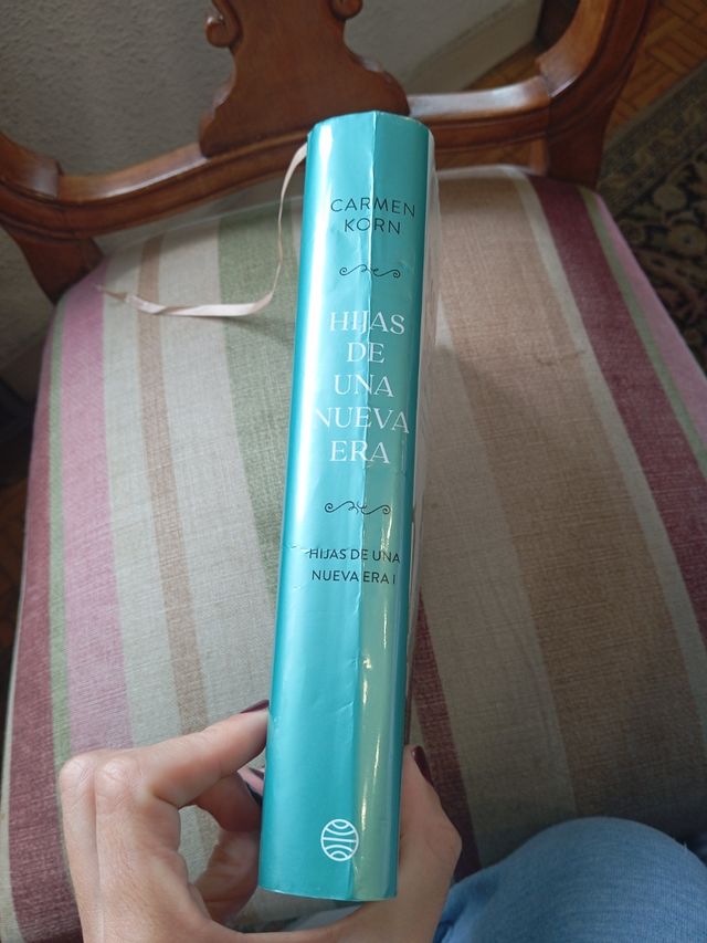 Hijas de una nueva era (Saga Hijas de una nueva era 1): Cuatro mujeres que se enfrentaron a los momentos cruciales del siglo XX