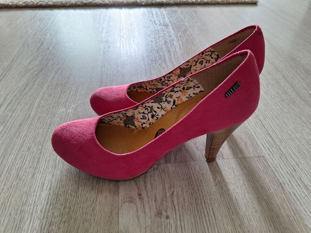 Zapatos rosas tacón