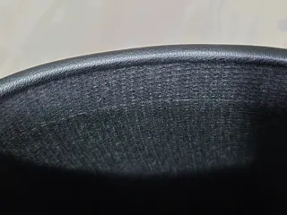 Botas altas lluvia negras y logo dorado