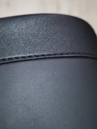 Botas altas lluvia negras y logo dorado