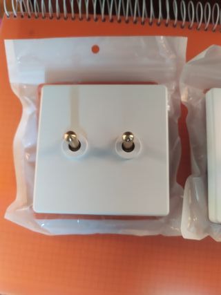 LLAVES DE LUZ CONMUTADAS DOS  NUEVAS ALTA CALIDAD