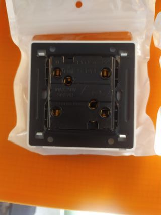 LLAVES DE LUZ CONMUTADAS DOS  NUEVAS ALTA CALIDAD