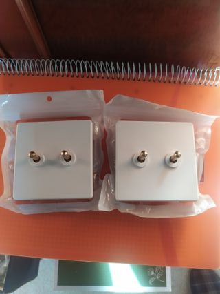 LLAVES DE LUZ CONMUTADAS DOS  NUEVAS ALTA CALIDAD