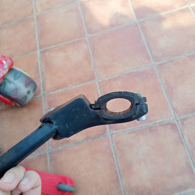 Pata b'twin regulable para bicicleta