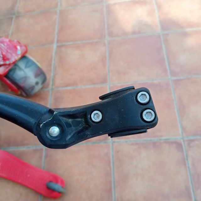 Pata b'twin regulable para bicicleta