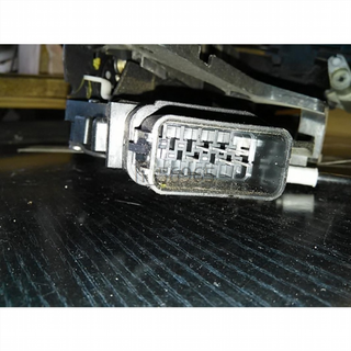 Cerradura puerta delantera derecha Ford MO h_56965