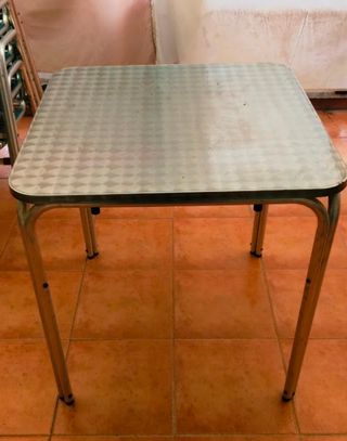 CONJUNTO DE 4 SILLAS DE ALUMINIO Y MESA.