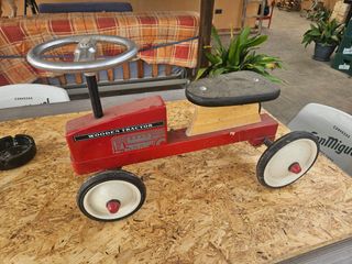 Tractor juguete antiguo