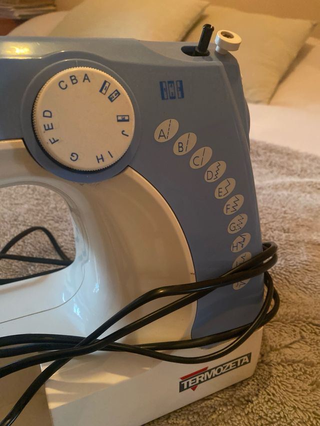 Maquina de coser inventa 100