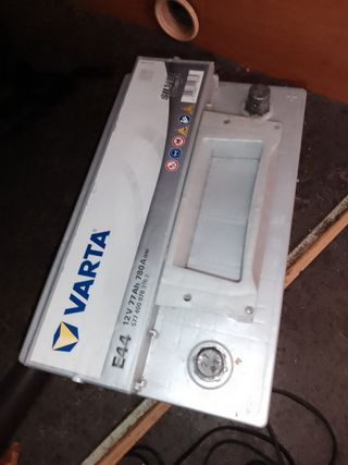 Bateria Nuevo Varta E44 12v 77amp