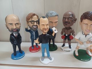 statuette gongolo testa oscillante vari personaggi